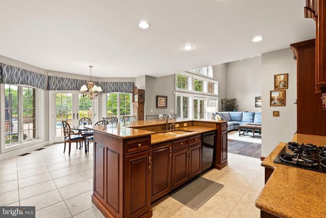 121 MADARA DR, Hanover, PA 17331