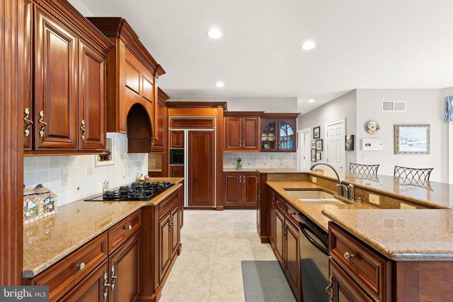 121 MADARA DR, Hanover, PA 17331
