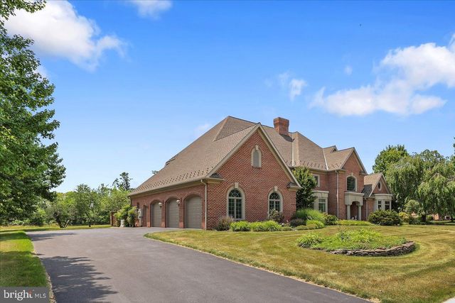121 MADARA DR, Hanover, PA 17331
