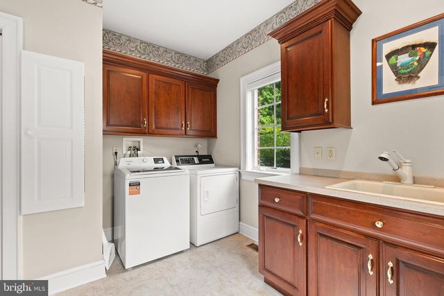 121 MADARA DR, Hanover, PA 17331