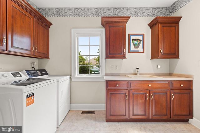 121 MADARA DR, Hanover, PA 17331