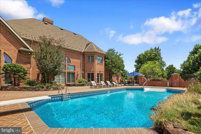 121 MADARA DR, Hanover, PA 17331