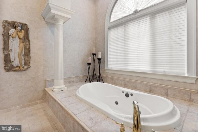 121 MADARA DR, Hanover, PA 17331