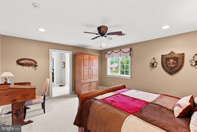 121 MADARA DR, Hanover, PA 17331