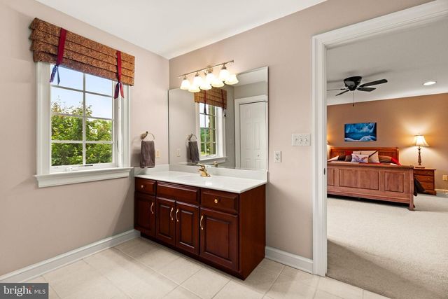 121 MADARA DR, Hanover, PA 17331