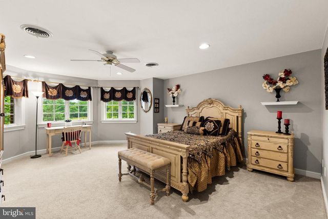121 MADARA DR, Hanover, PA 17331