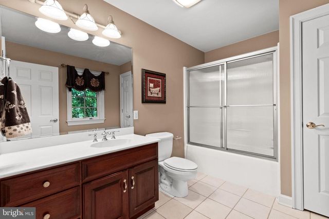 121 MADARA DR, Hanover, PA 17331