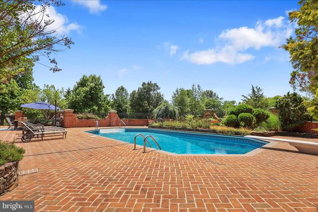 121 MADARA DR, Hanover, PA 17331
