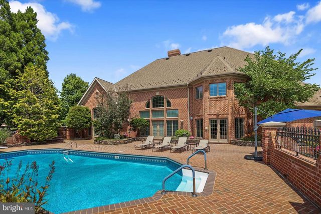121 MADARA DR, Hanover, PA 17331