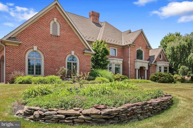 121 MADARA DR, Hanover, PA 17331