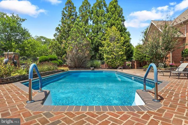 121 MADARA DR, Hanover, PA 17331