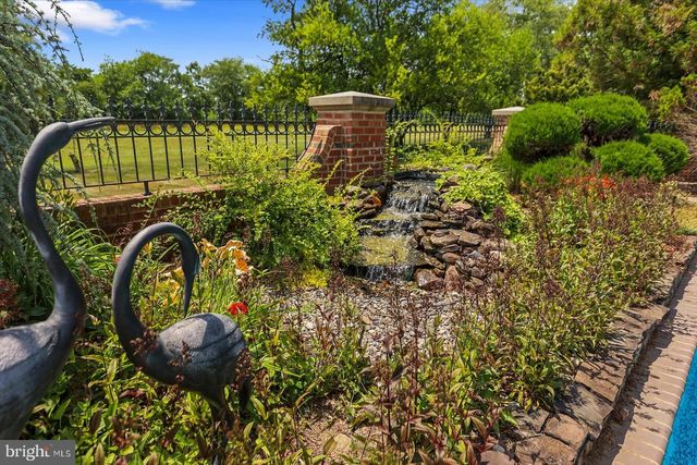 121 MADARA DR, Hanover, PA 17331