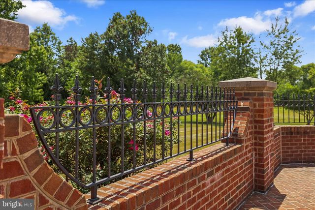 121 MADARA DR, Hanover, PA 17331
