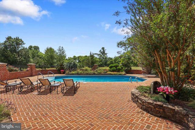 121 MADARA DR, Hanover, PA 17331
