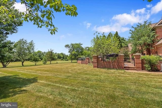 121 MADARA DR, Hanover, PA 17331