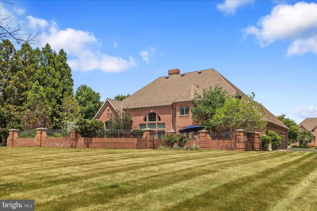 121 MADARA DR, Hanover, PA 17331