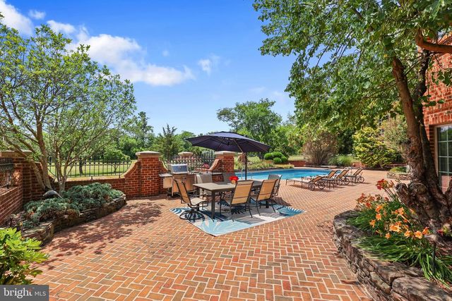 121 MADARA DR, Hanover, PA 17331