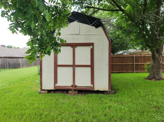 409 Nathan Street, Burleson, TX 76028
