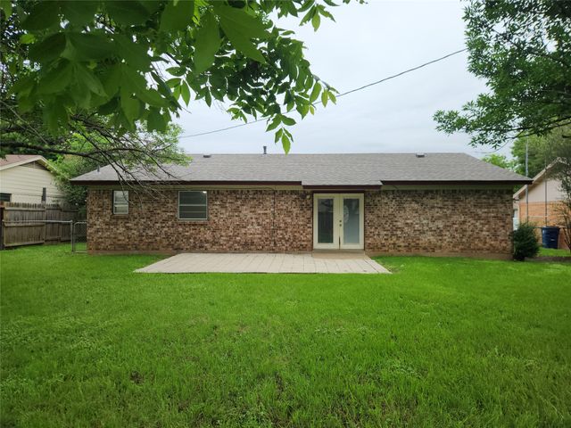 409 Nathan Street, Burleson, TX 76028