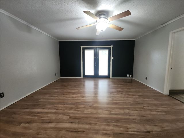 409 Nathan Street, Burleson, TX 76028