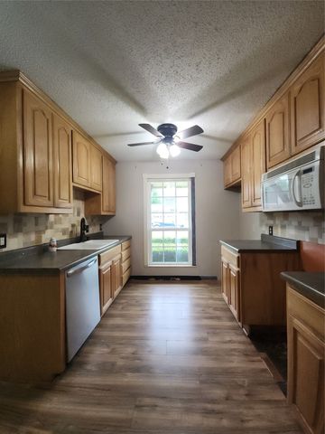 409 Nathan Street, Burleson, TX 76028