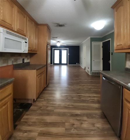 409 Nathan Street, Burleson, TX 76028