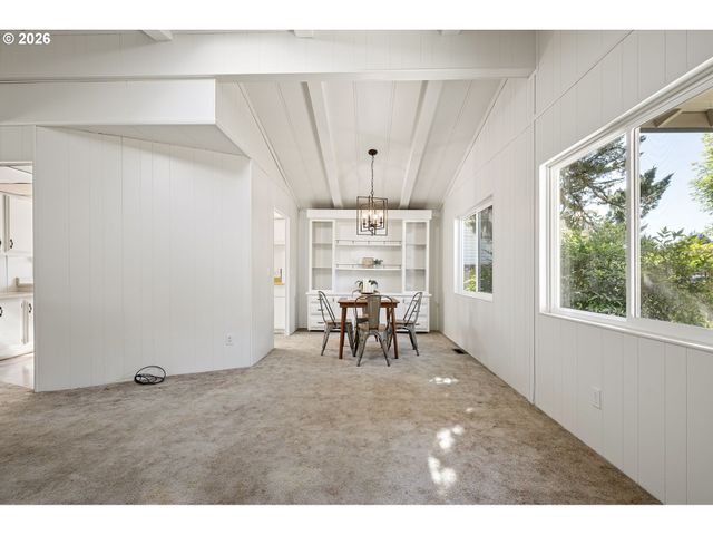5949 LILAC Ln, Springfield, OR 97478