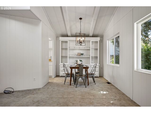 5949 LILAC Ln, Springfield, OR 97478