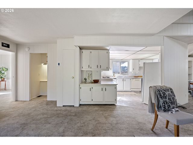 5949 LILAC Ln, Springfield, OR 97478