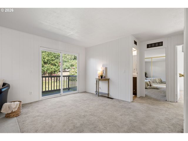5949 LILAC Ln, Springfield, OR 97478