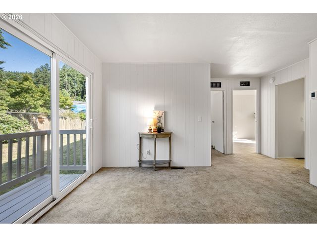 5949 LILAC Ln, Springfield, OR 97478