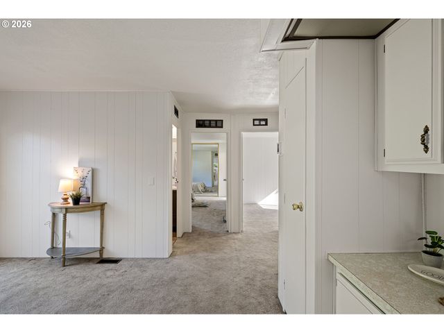 5949 LILAC Ln, Springfield, OR 97478
