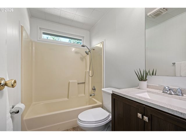5949 LILAC Ln, Springfield, OR 97478