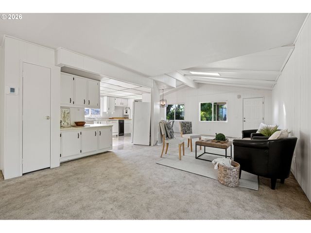 5949 LILAC Ln, Springfield, OR 97478