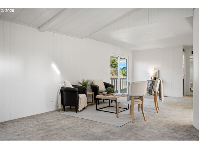 5949 LILAC Ln, Springfield, OR 97478