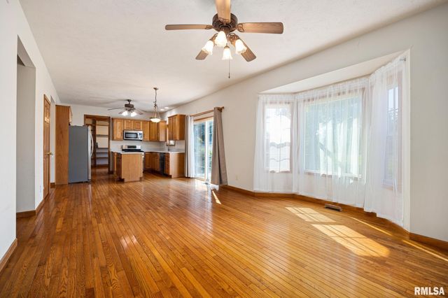 206 GLENDALE Lane, East Peoria, IL 61611
