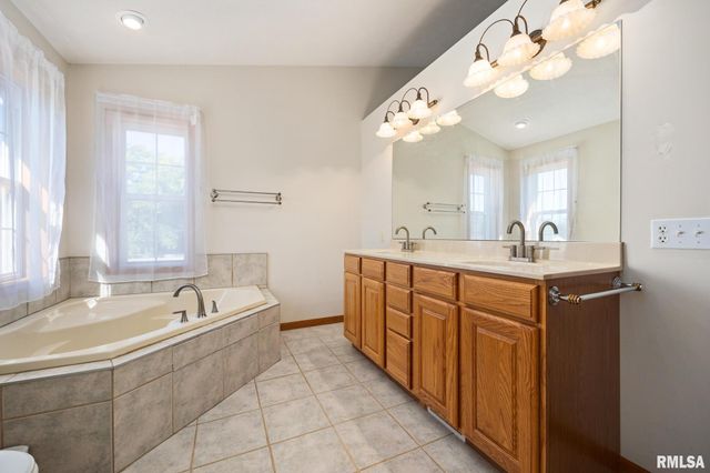 206 GLENDALE Lane, East Peoria, IL 61611