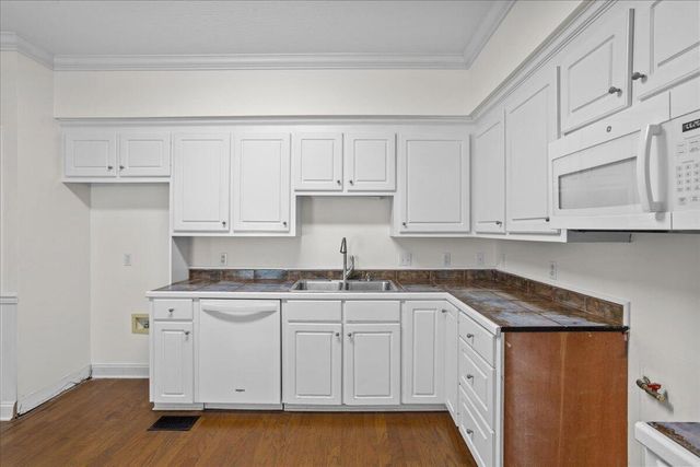 202 40th Pl, Hattiesburg, MS 39402