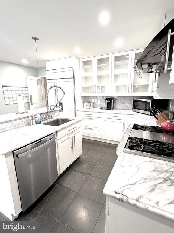 Image 7 of property listing at 5103 YUMA ST NW, Washington, DC 20016