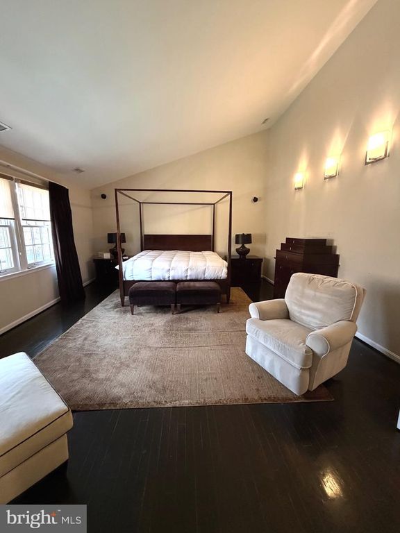 Image 9 of property listing at 5103 YUMA ST NW, Washington, DC 20016