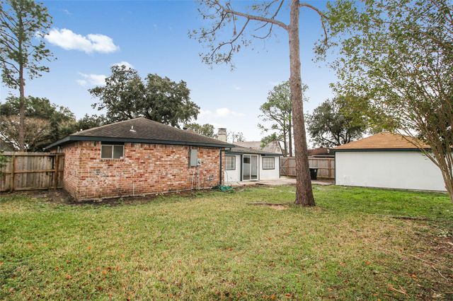 10534 Huntington Wood Drive, Houston, TX 77099