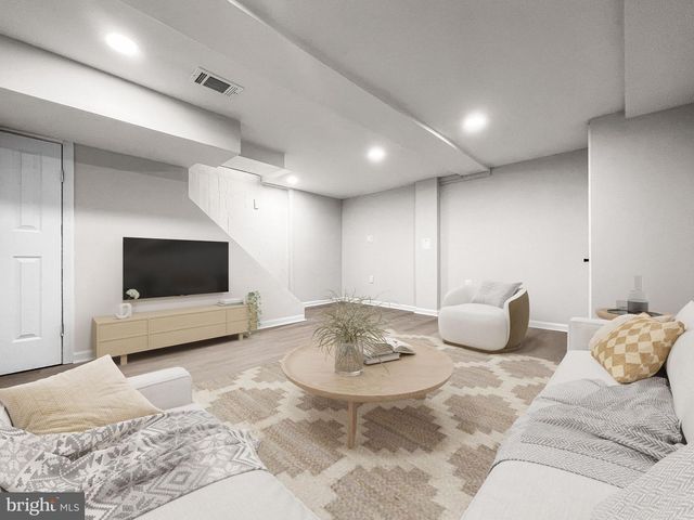 307 35TH ST NE, Washington, DC 20019
