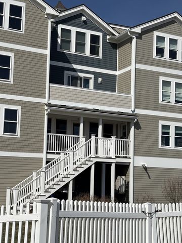 7 Bay St 10, Hull, MA 02045