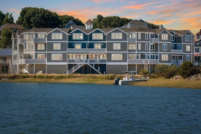 7 Bay St 10, Hull, MA 02045