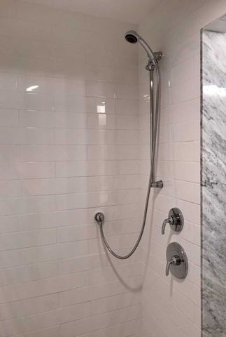 7 Bay St 10, Hull, MA 02045