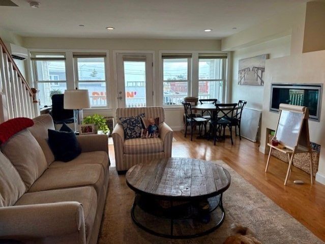 7 Bay St 10, Hull, MA 02045