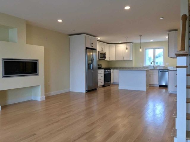 7 Bay St 10, Hull, MA 02045