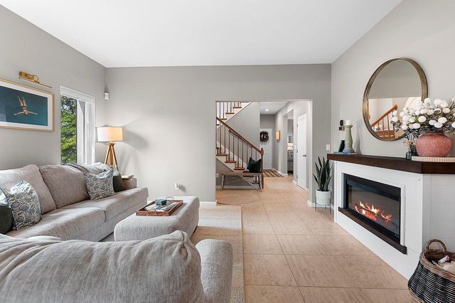 1111 HUNTINGTON WAY, Suamico, WI 54173