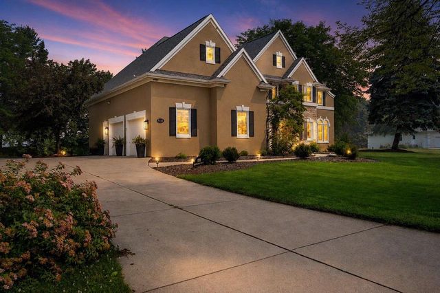 1111 HUNTINGTON WAY, Suamico, WI 54173