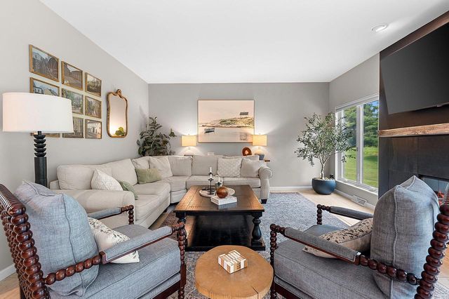 1111 HUNTINGTON WAY, Suamico, WI 54173